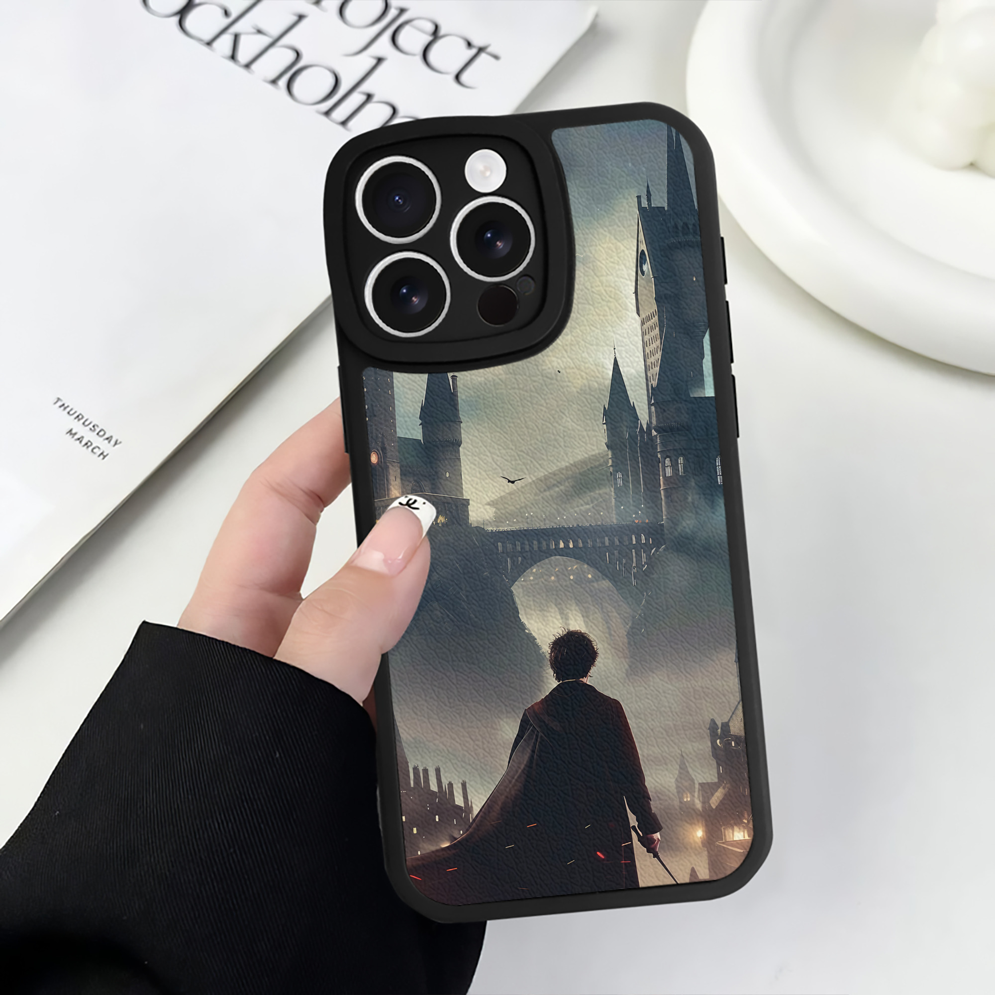 （画像用） Harry Potter ハリー・ポッターシリーズ 【iPhone 16シリーズ対応】シリコンスマホケース（レザー調） 材質：シリコン